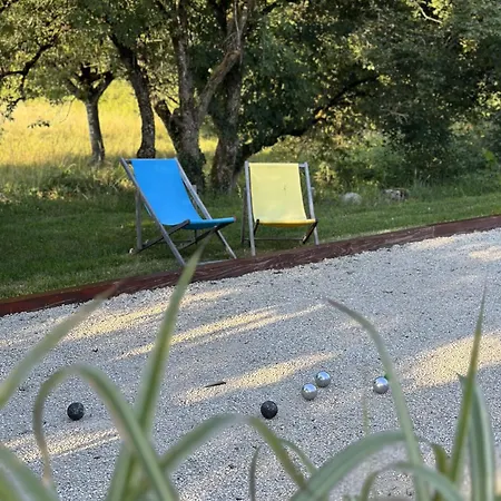 Sous La Glycine Bed & Breakfast