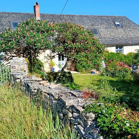 Sous La Glycine Bed & Breakfast *